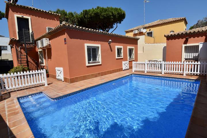 Villa pour 8 personnes, avec terrasse ainsi que jardin et piscine à Chiclana de la Frontera - 2