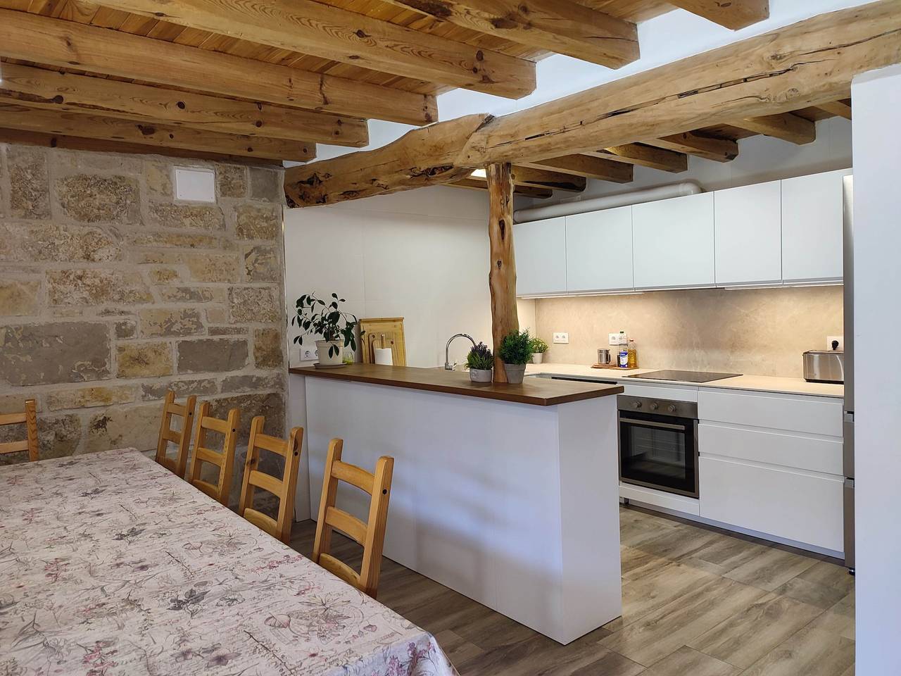 Casa Rural 'El Portal De Castroserna' con Vistas a la Montaña, Terraza Privada y Wi-Fi in Prádena, Provincia de Segovia