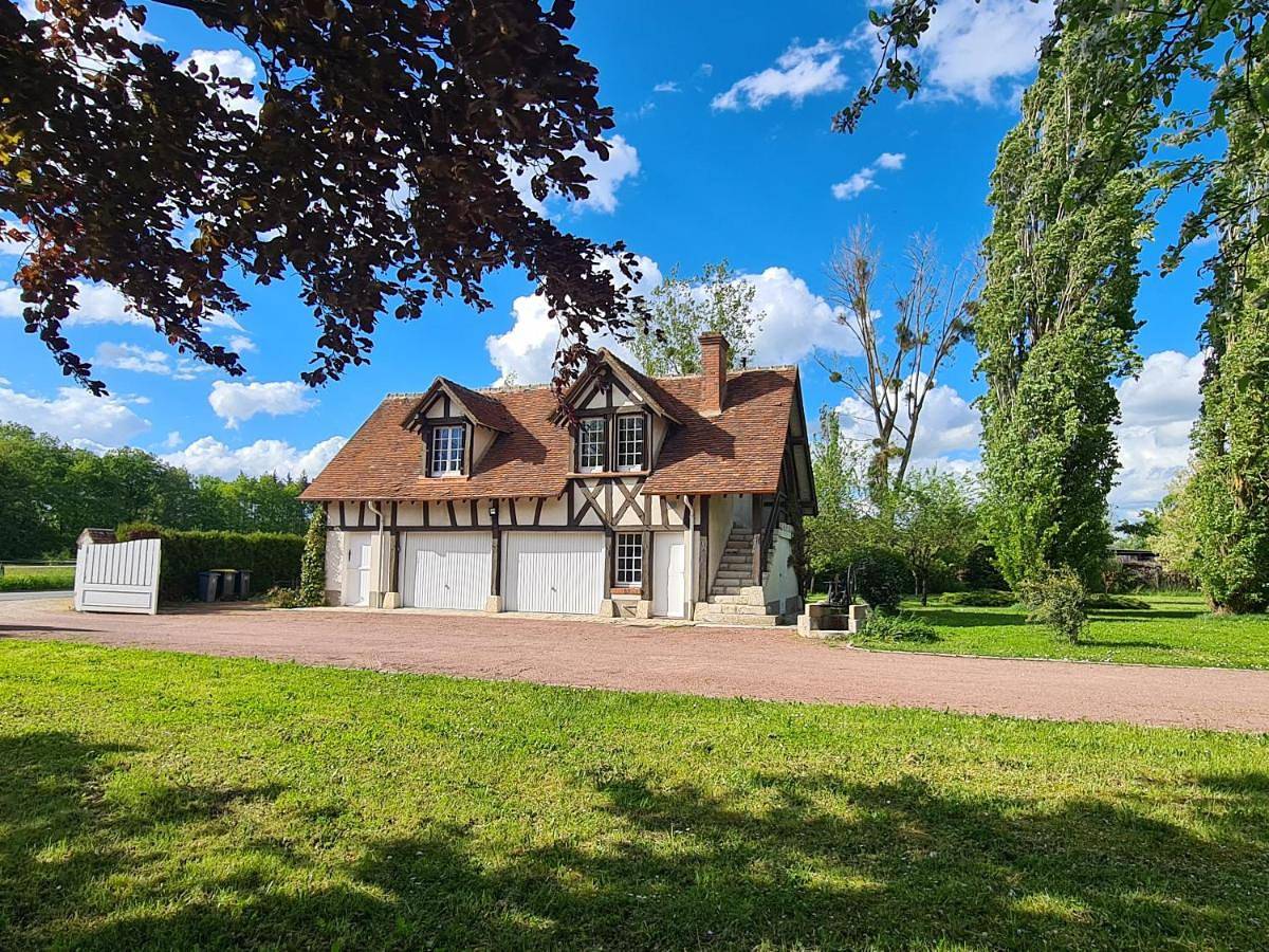 Le Domaine de Baracas - Le Petit Gîte 4 étoiles - Spa - 2 à 4 personnes in Huisseau-sur-Mauves, Vallée de la Loire