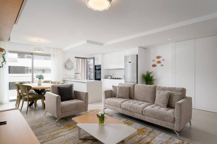 Ferienwohnung für 4 Personen, mit Pool und Balkon - 1