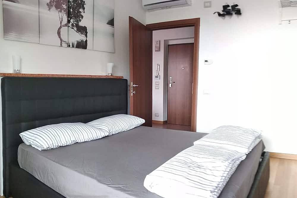 2 Etagenwohnung Mit Terrasse Und Pool (Wi-Fi & Klimaanlage) Enthalten) in Costermano, Gardasee-Berge