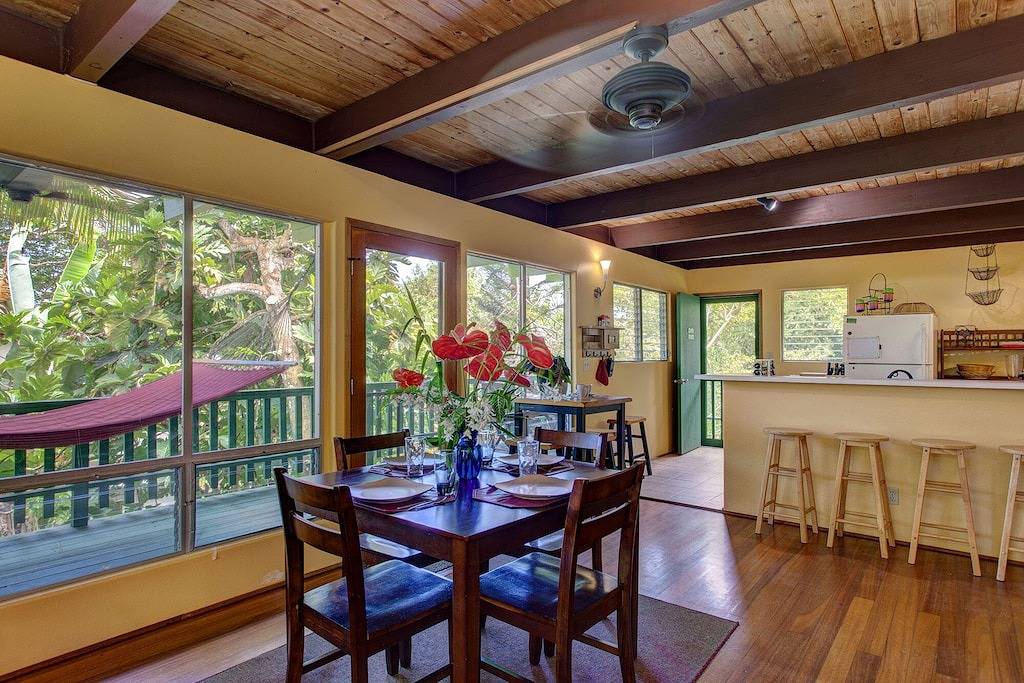 Kehena Treetop Bungalow - wenige Minuten vom neuen schwarzen Sandstrand von Pohoiki! in Kehena Beach, Kalapana