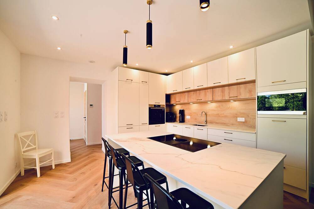 New house, heated pool, enclosed garden. Near historic center Périgueux in Périgueux, Périgord Blanc