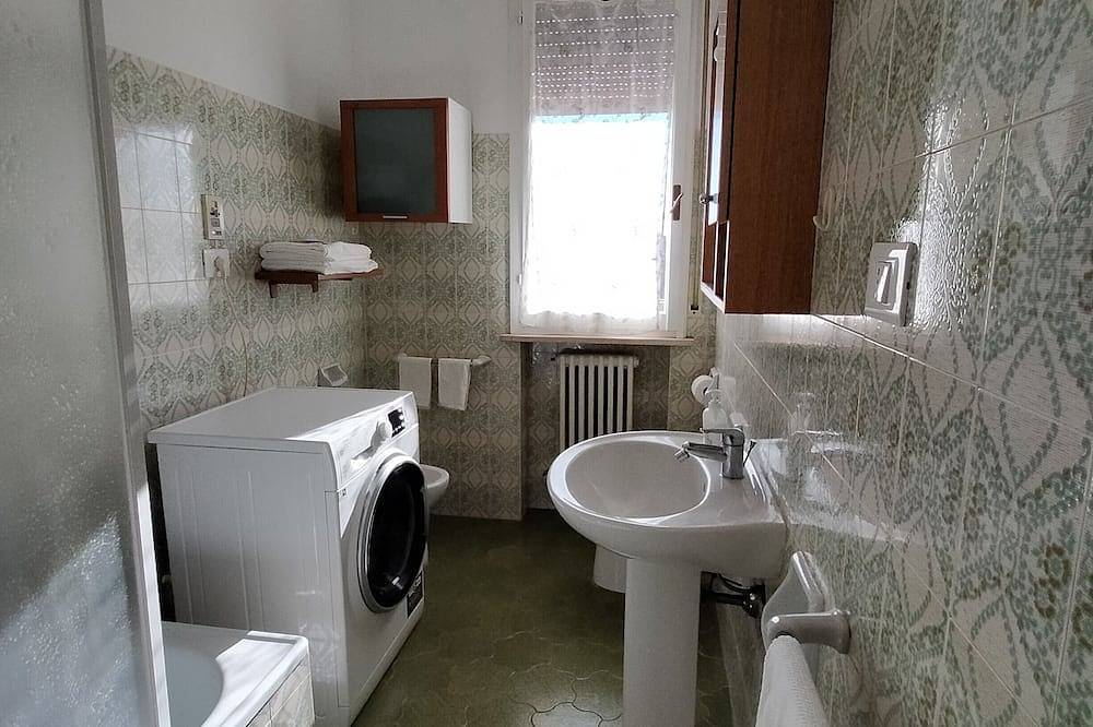 Ganze Wohnung, Baias Haus – 50 Meter vom Strand entfernt und mit Meerblick in Pesaro, Valle del Metauro
