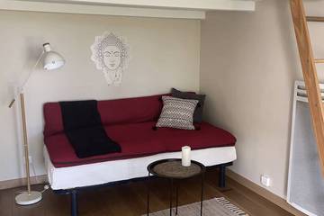 Gîte pour 3 personnes, avec terrasse ainsi que jardin et piscine à Sainte-Gemme