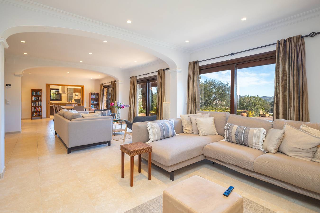 Villa 'La Masia' avec vue sur les montagnes, Wi-Fi et climatisation in Cabanyes, Calonge