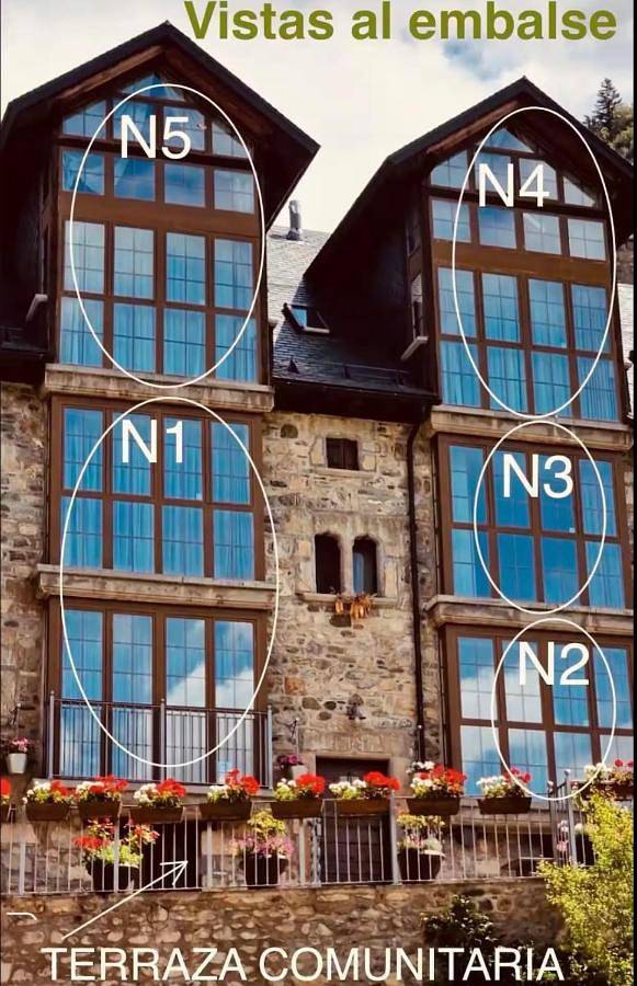 Apartamento entero, Casa Pixurri en Lanuza compuesta de 5 apartamentos turísticos en casona pirenaica, a 10 minutos de las Estaciones de Esquí de Formigal-Panticosa in Lanuza, Sallent de Gállego