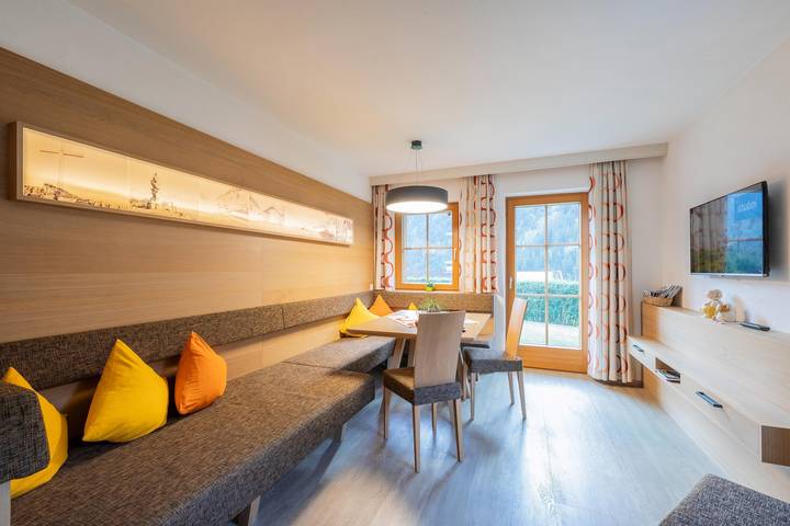 Ferienwohnung für 4 Personen, mit Ausblick und Terrasse sowie Garten, kinderfreundlich in Tirol - 3