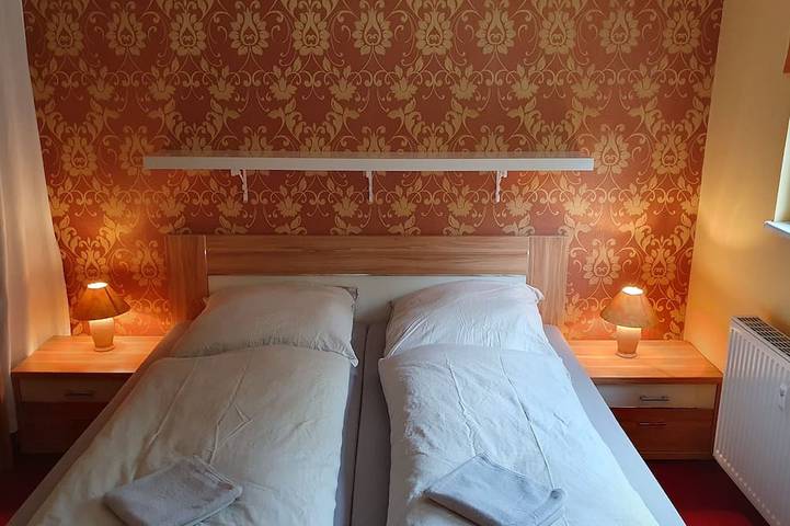 Ganze Wohnung, Ferienwohnung im Gutshof – Direkt gegenüber dem Schloss mit Terrasse und Wlan in Gablenz, Oberlausitz-Niederschlesien