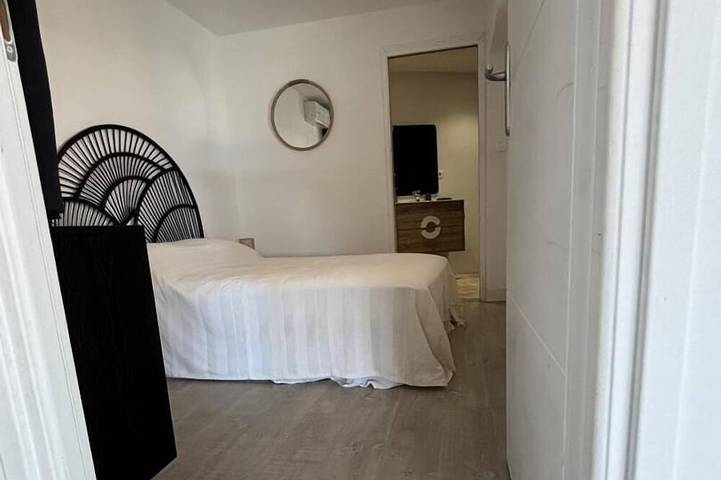 Location de vacances pour 12 personnes, avec terrasse et jardin à Hyeres