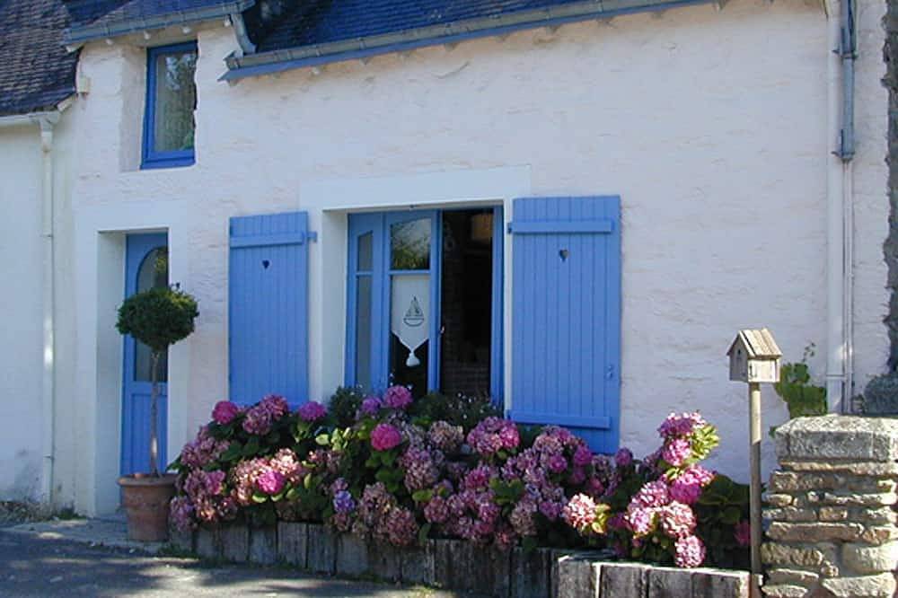 Maison De Pecheur  Pleine De Charme A 300 mètres De La Mer in Saint-Armel, Côte des Mégalithes