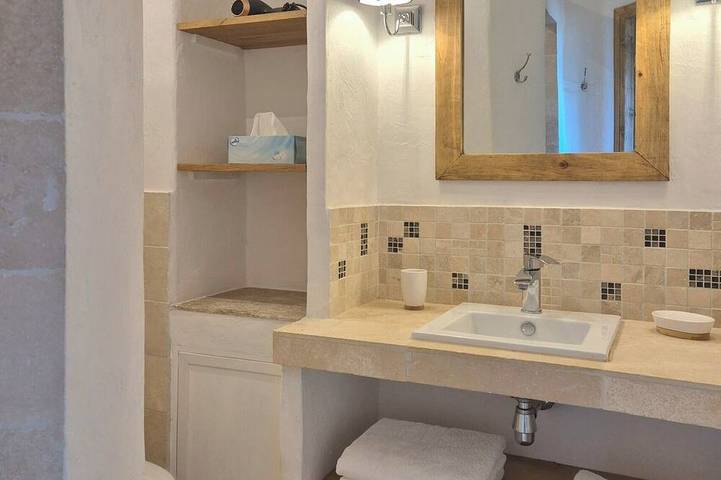 Belle annexe de villa avec beaucoup de charme, idéalement exposée et située in Mandelieu-la-Napoule, Côte méditerranéenne (France)