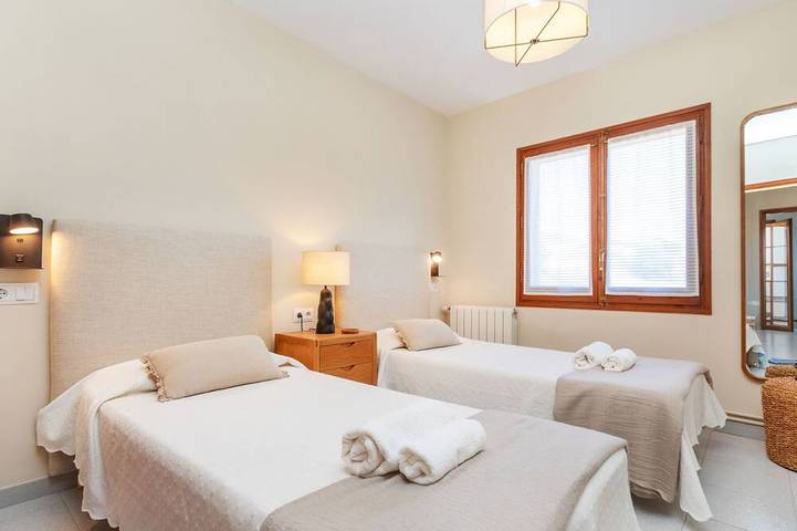 Location de vacances pour 6 personnes, avec jardin ainsi que piscine et terrasse à Bellcaire d'Empordà - 4