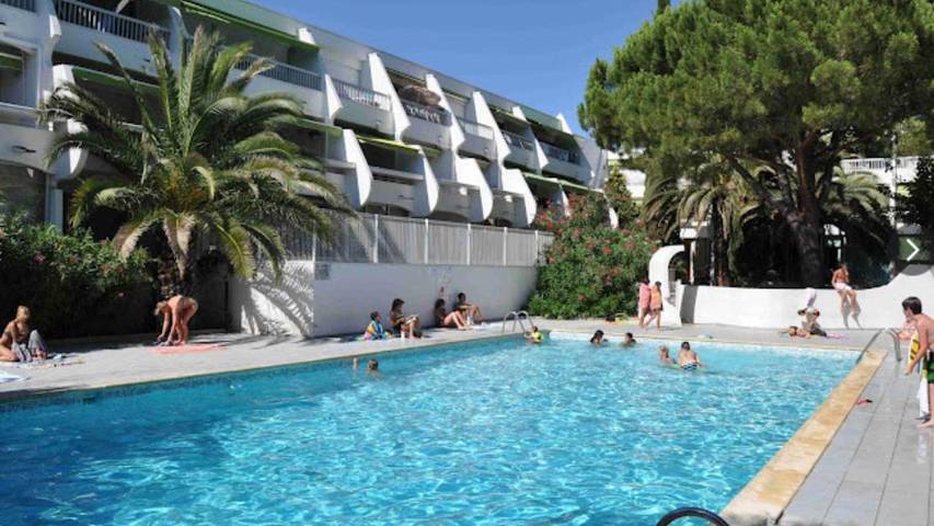 Gîte pour 4 personnes, avec piscine ainsi que balcon et jacuzzi dans Port Gregau - 2