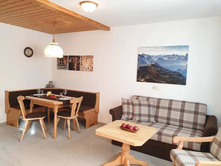 Ferienwohnung für 2 Personen, mit Balkon und Ausblick sowie Garten in Langenwang