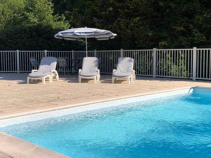 Geräumige Ferienhäuser mit privatem Pool und Haustieren erlaubt in Pont-et-Massène, Montbard und Umgebung