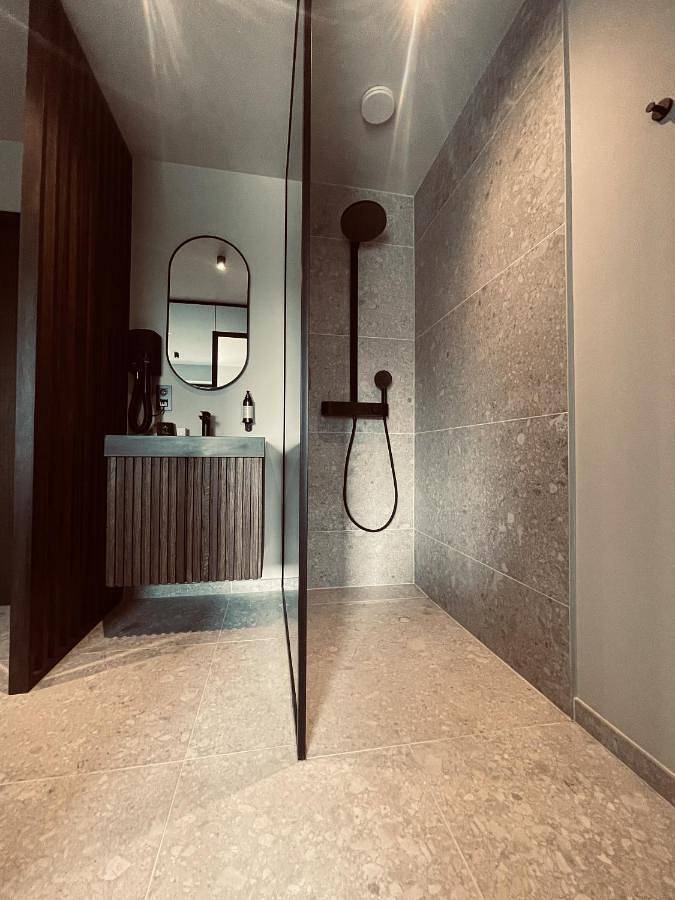 Hôtel pour 14 personnes, avec jacuzzi et sauna ainsi que piscine et jardin à Ohey - 2