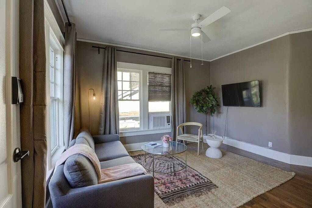 Ganze Wohnung, Vintage Boho Apartment in Great Midtown Location! in Memphis, Tennessee