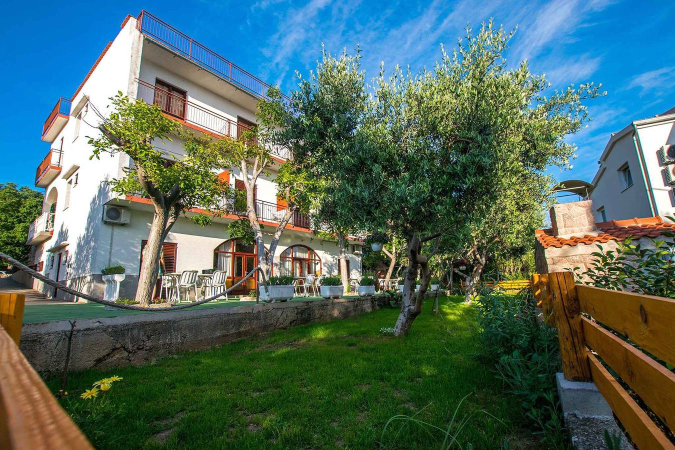 Ferienhaus mit Klimaanlage und Terrasse  in Starigrad Paklenica, Starigrad