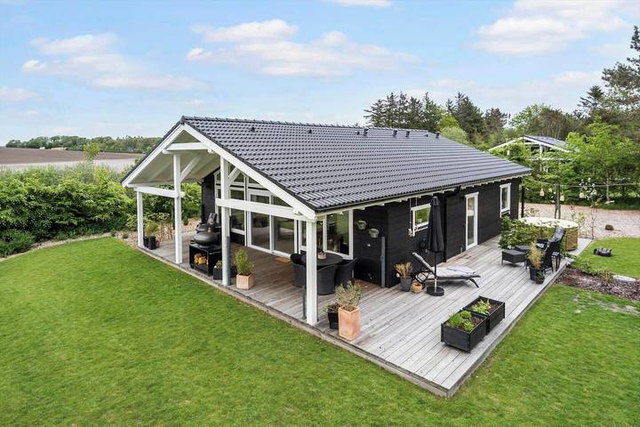 Ferienhaus für 6 Personen, mit Whirlpool und Terrasse sowie Garten und Sauna in Serup Strand