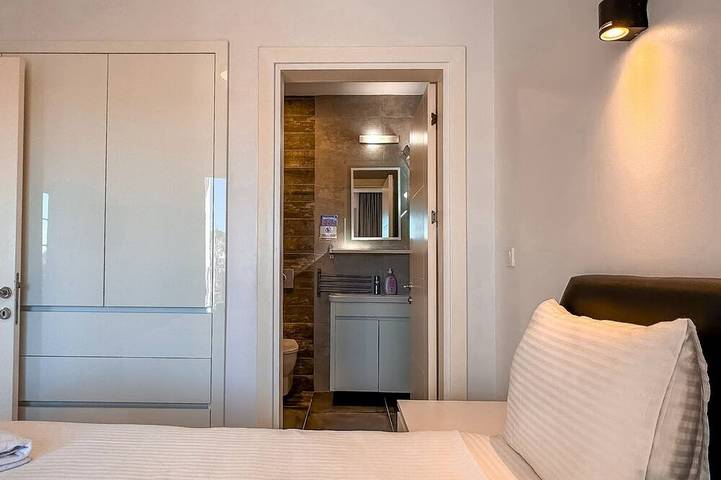 Entire apartment, Dream Penthouse C6 with Sea Views, Pool Access & a Private Balcony in Kusadasi, Turkish Aegean