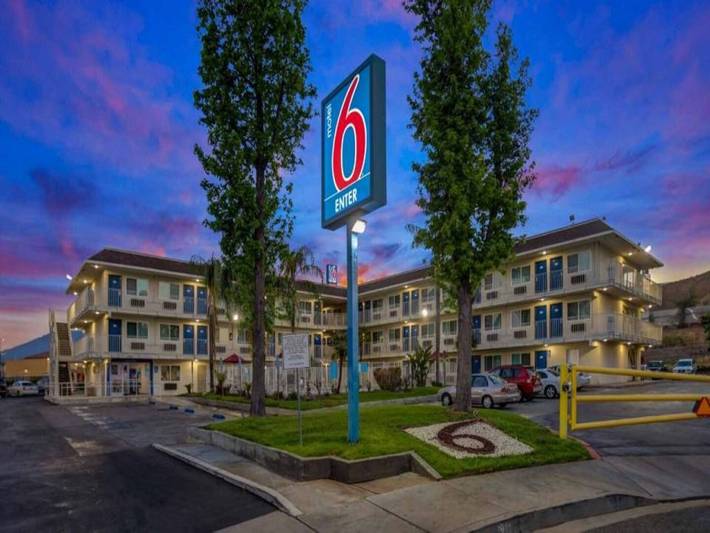 Ganze Wohnung, 1 Kingsize-Bett | Rauchen, Minikühlschrank in San Bernardino, San Bernardino County