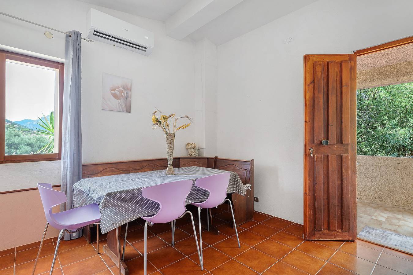 Ganze Wohnung, Apartment 'Zakaria' mit Bergblick, Wlan und Klimaanlage in Foxi Lioni, Tertenia