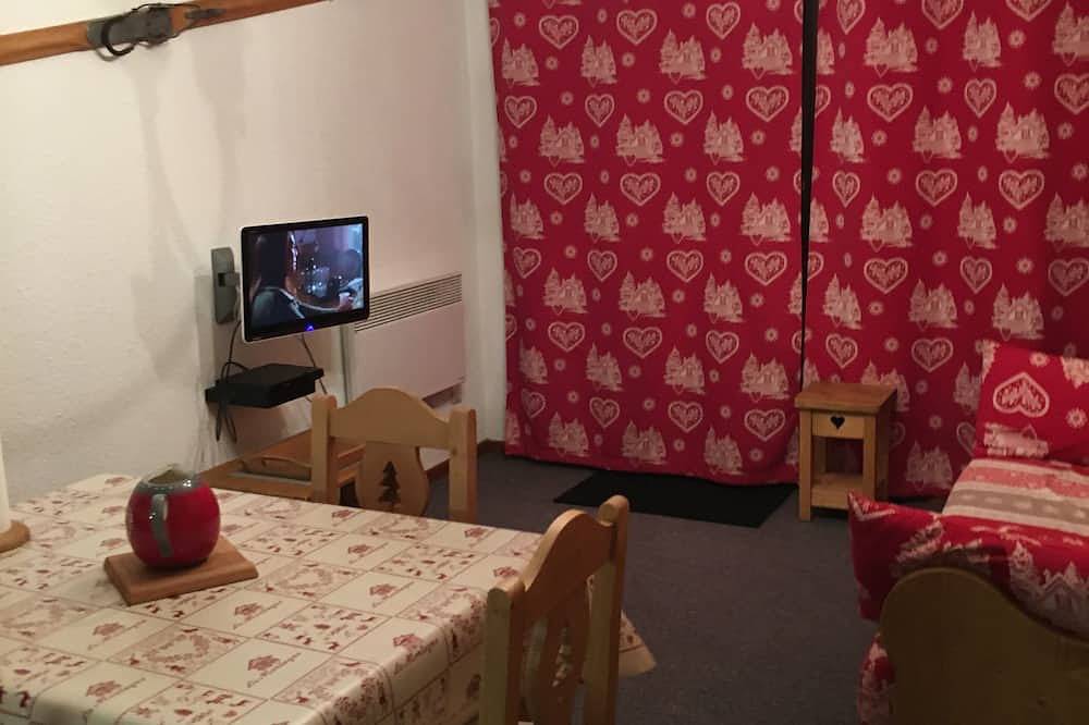 Entire apartment, Studio Tout Confort Face aux Pistes! in Bonneval-sur-Arc, Saint-Jean-de-Maurienne region