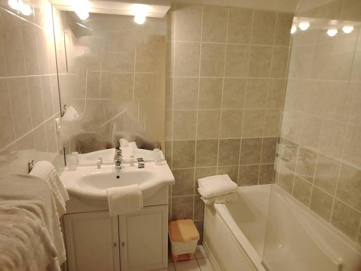 Gîte pour 4 personnes, avec sauna ainsi que terrasse et piscine à Levernois - 2