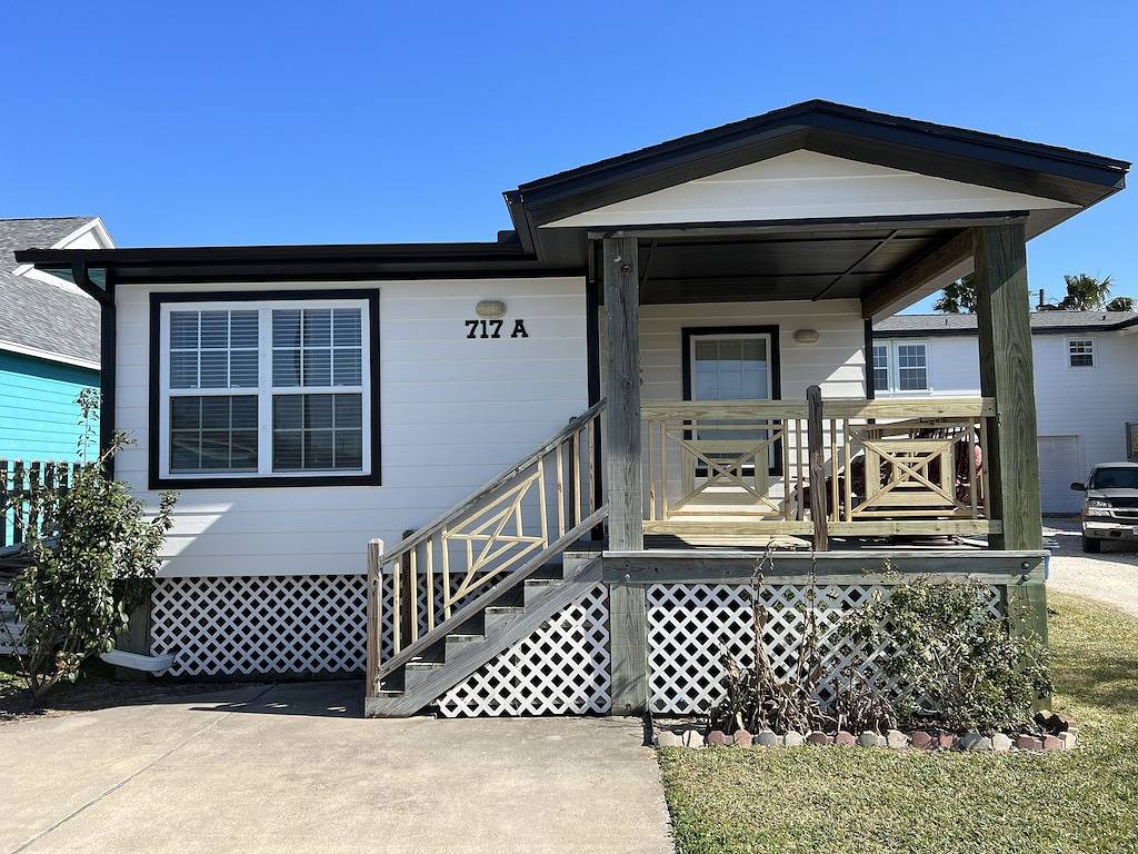 Sunshine Shack - 2 bedroom, In-Town, Dog Friendly, Near the Beach! in Port Aransas, Mustang Island