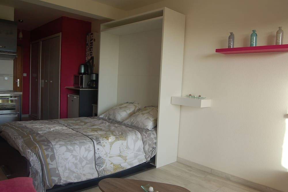 Appartement entier, Studio neuf vue mer panoramique à 180° sur la  baie de Quiberon et accès plage in Saint-Pierre-Quiberon, Côte des Mégalithes
