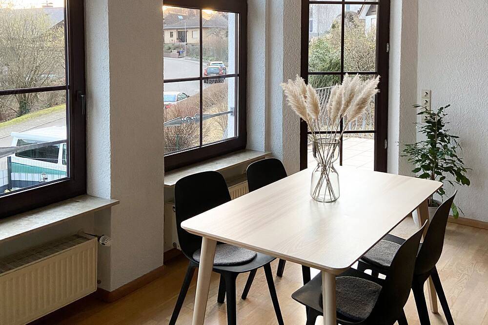 Ganze Wohnung, Neu eingerichtete Ferienwohnung mit traumhaftem Blick auf die Burg in Dahn, Pfalz