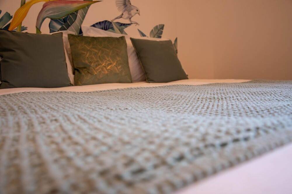 Chambre d'hôtes with swimming pool, jacuzzi, sauna and working in the vineyards  in La Cadière-d'Azur, Region de Toulon