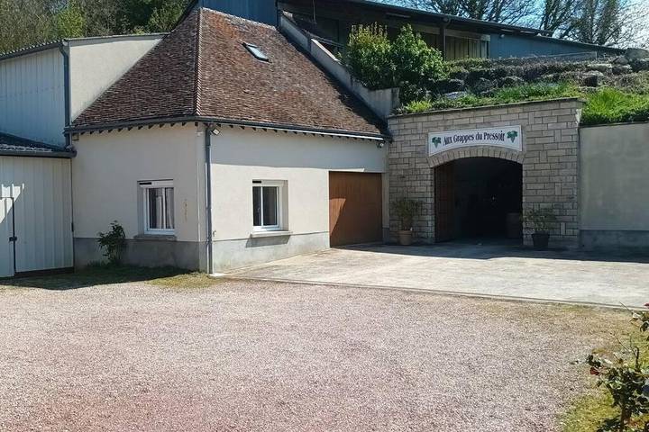 Location de vacances pour 14 personnes, avec Terrasse ainsi que Jardin et Vue à Seigy