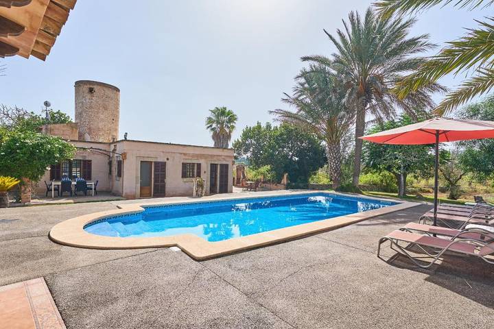 Finca für 7 Personen, mit Terrasse und Pool in Cas Concos