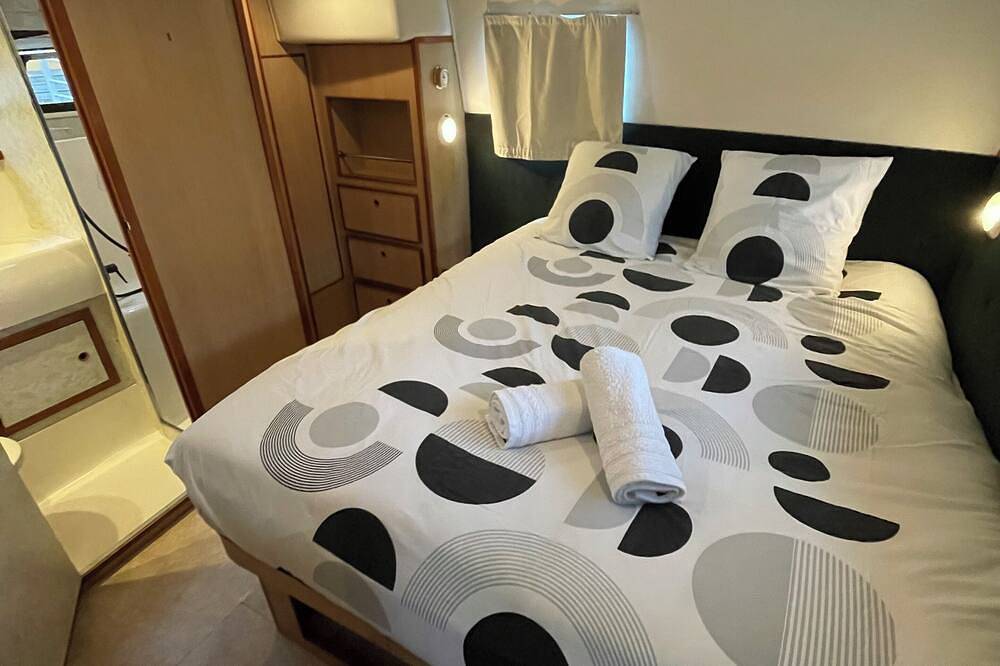 Iris Bateau Douillet in Nevers, Nièvre