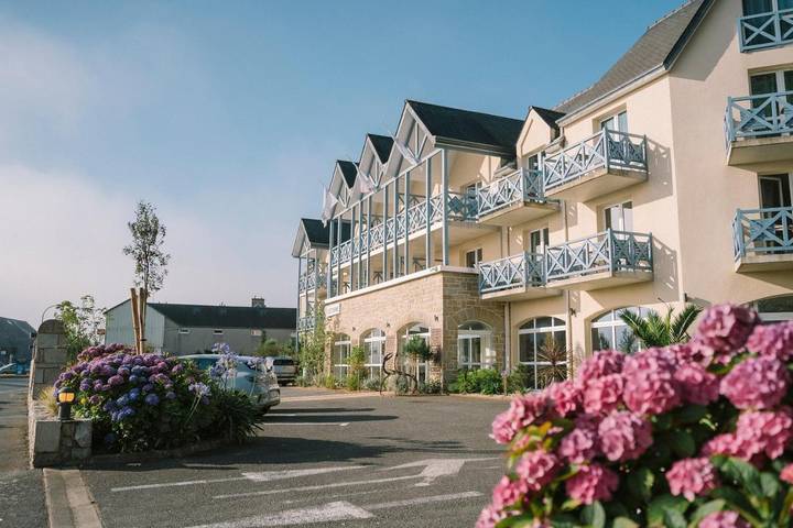 Hôtel pour 2 personnes, avec jardin ainsi que vue et piscine à Tréguier - 2
