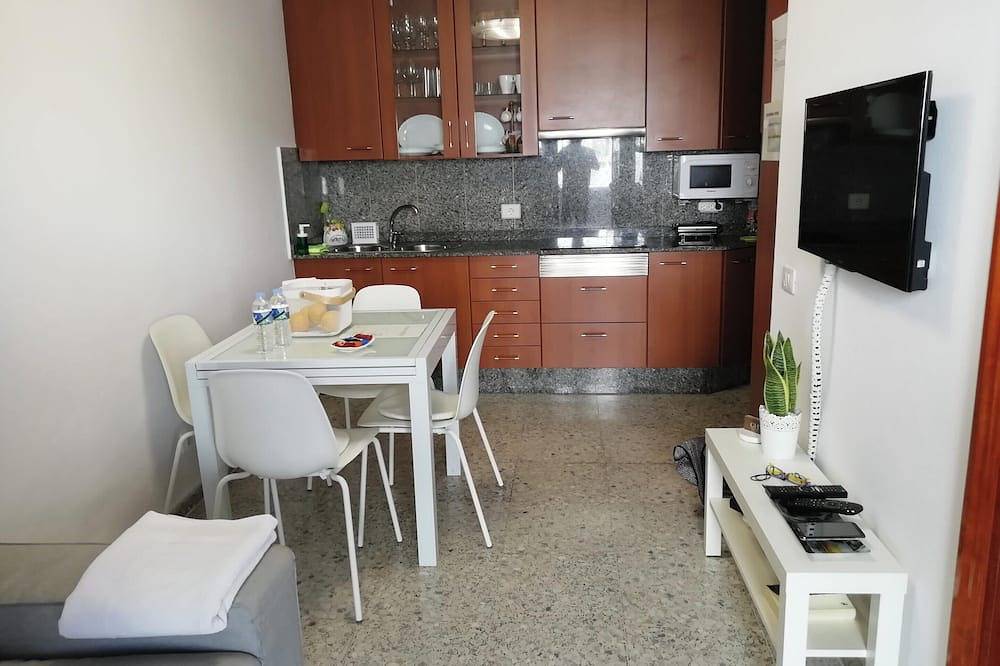 Entire apartment, Homerez - Spacious Apartment in Arrieta, 60 sqm, Terrace in Arrieta, Haría