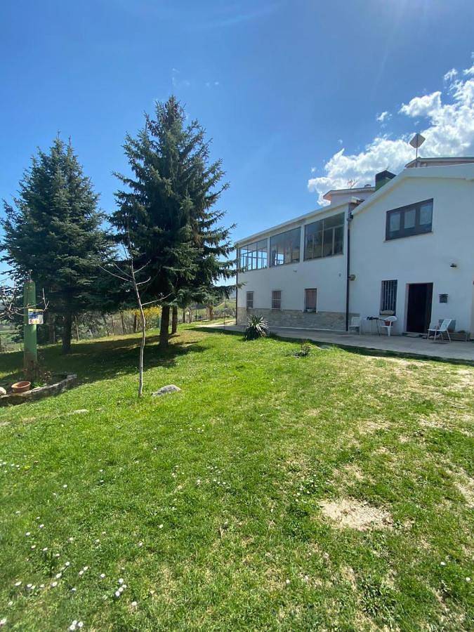 Casa vacanza per 9 persone, con Balcone e Terrazza nonché Giardino e Panorama a Civitella del Tronto