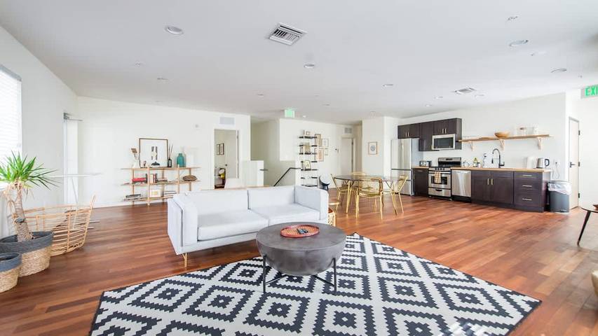 Vacation rental for 6 people, with balcony, kid friendly in South Beach