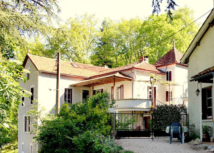 Cottage pour 4 personnes, avec terrasse à Luzech