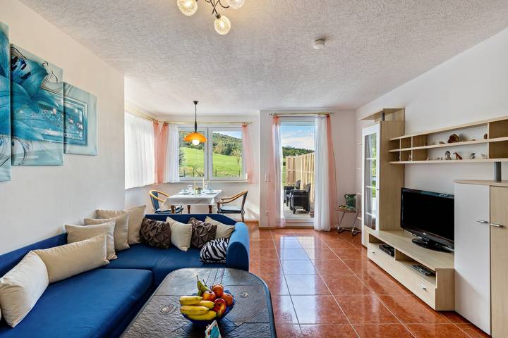 Geheel appartement, Vakantiewoning 'Ayleen' met bergzicht, privéterras en wifi in Hechingen, Hohenzollern Radweg Region