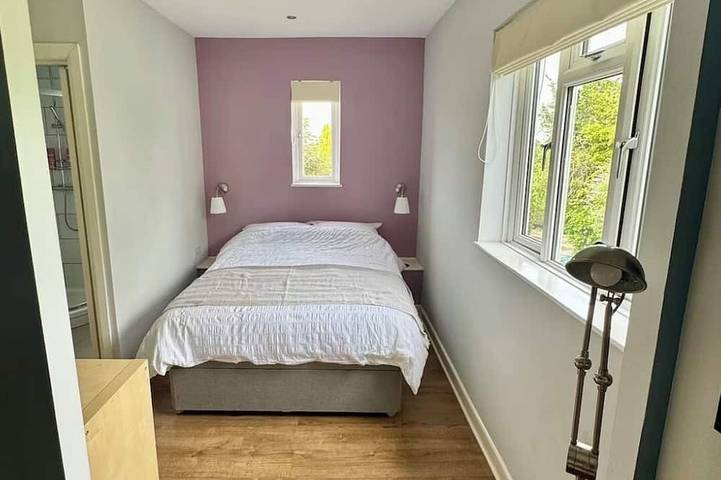 Ganze Wohnung, Charming village apartment in Surrey England in Spelthorne, Surrey
