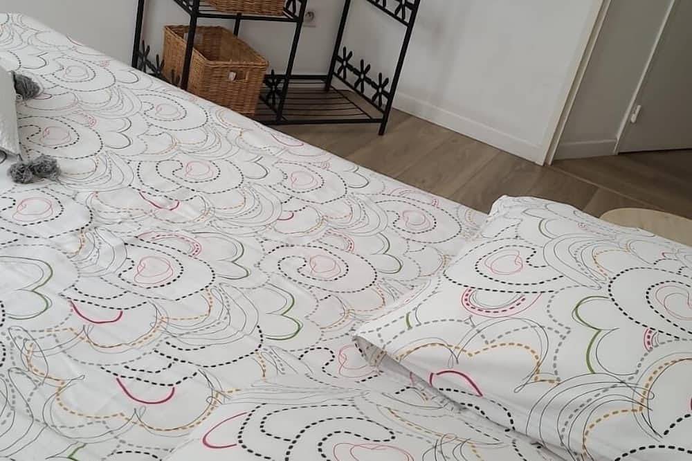 Appartement entier, Super Cannes Center ★★★1 à 4 pers 10 minute pied du Centre Clim Parking wifi in Cannes, Région de Cannes