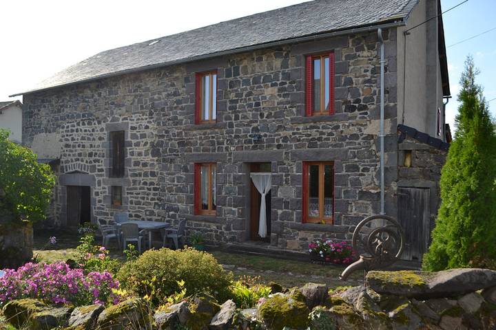 Gîte pour 6 personnes, avec terrasse et jardin