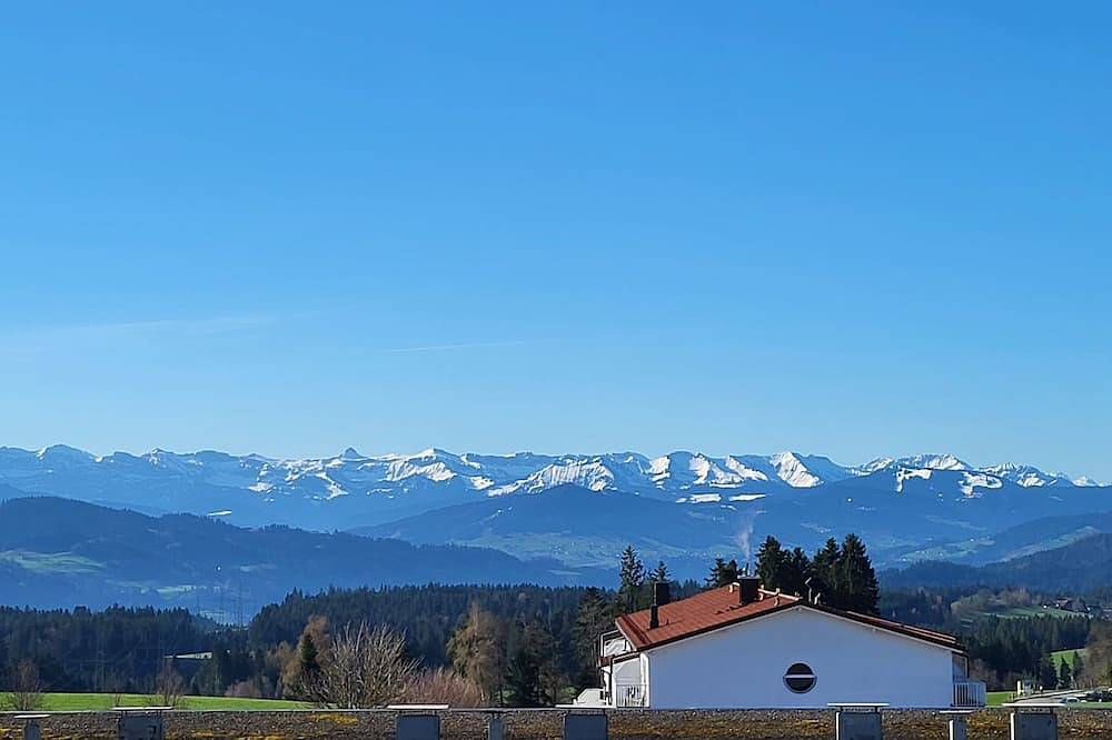 Ganze Wohnung, \"Panorama 86\" Hallenbad, Sauna & separates Schlafzimmer, Nähe Bodensee und Berge in Scheidegg, Bayerisch Schwaben