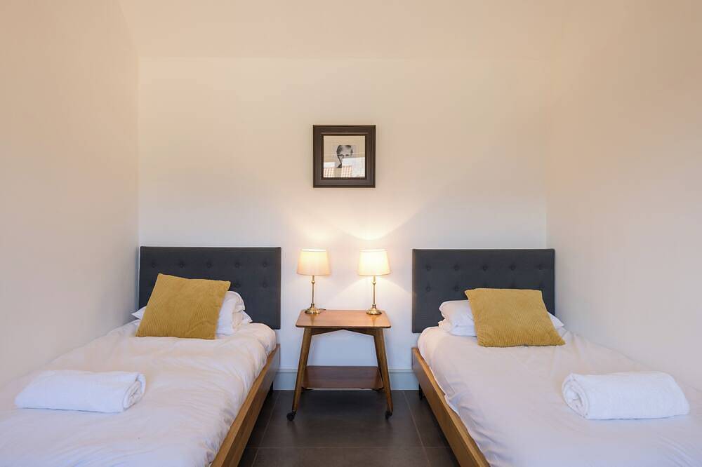 Stylish cottage, courtyard views, countryside location, 20 mins to Cambridge in Croydon (Cambridgeshire), Cambridgeshire