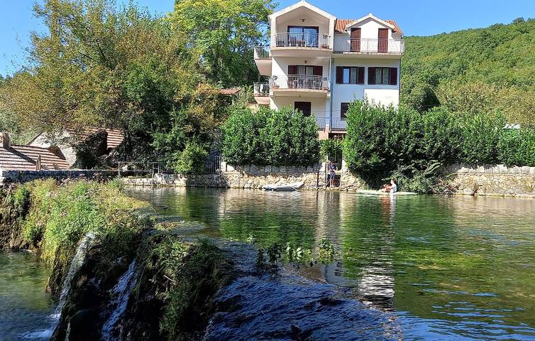 Ferienhaus für 10 Personen, mit Terrasse und Ausblick
