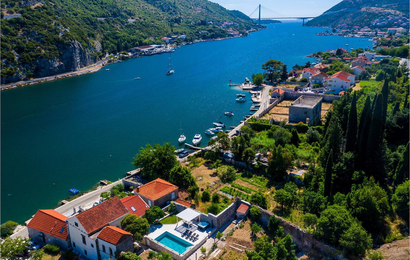 Ferienwohnung mit Meerblick, Pool, WLAN und Parkplatz in der Nähe von Mokosica in Mokosica, Dubrovnik-Neretva