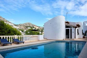 Ferienhaus für 6 Personen, mit Garten und Pool sowie Balkon und Ausblick in Altea